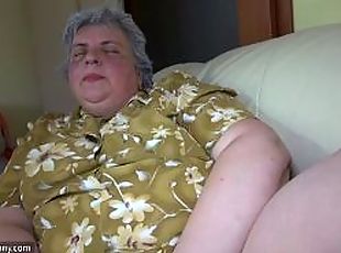 Pretty girl and fat granny masturbating together